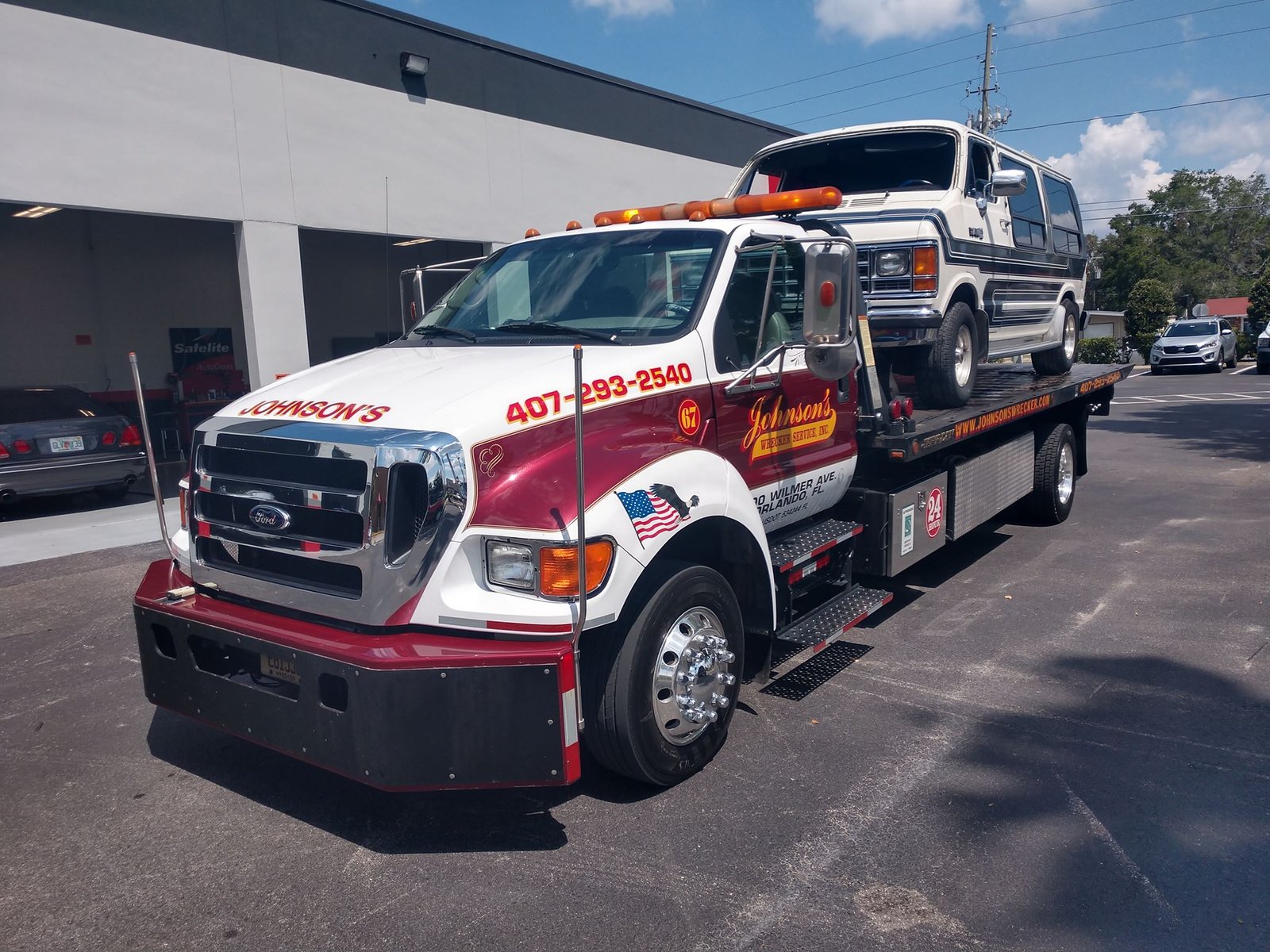 johnsons wrecker service light towing 46221952 2346512292057926 8823699895165648896 n